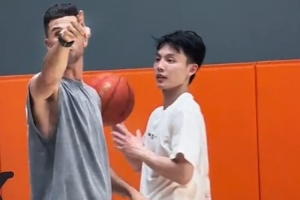 在美特训!徐杰&刘金雨模拟实战接球投篮训练 移动接球、快速出手