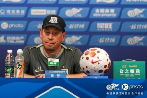 斯卢茨基:金顺凯初步诊断为肋骨骨折,将留在大连的医院治疗